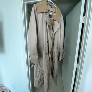 Jos A Bank 42L rain coat beige
